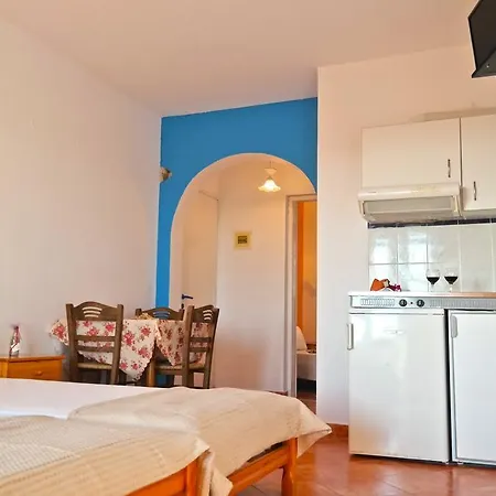 Manolis Apart Otel 3*